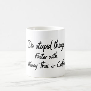 Mit Muay Thai und Kaffee dumme Sachen schneller ma Kaffeetasse