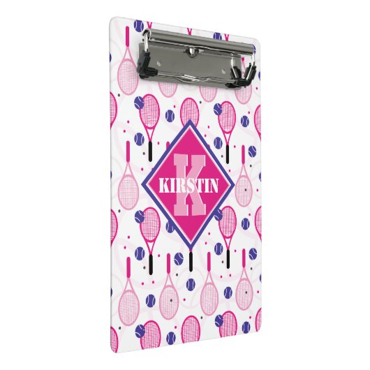 Mit Name und Initial, rosa und lila Tennisschläger Mini Klemmbrett (Schrägansicht)