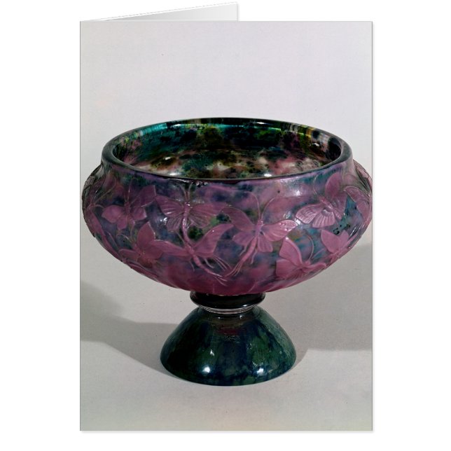 Mit Schmetterlingen und Flügeln verzierter Cup (Vorne)