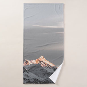 MIT SCHNEE BEDECKTE BERGE BADEHANDTUCH