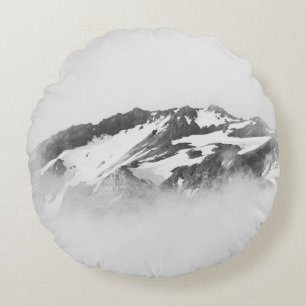 MIT SCHNEE BEDECKTER BERG RUNDES KISSEN