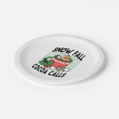 Mit Schneefall-Kakaoanrufen wärmen - Winter Drink Pappteller (Schrägansicht)