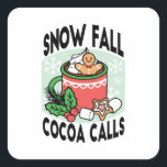Mit Schneefall-Kakaoanrufen wärmen - Winter Drink Quadratischer Aufkleber<br><div class="desc">Erfrischung mit unserem "Snow Fall Cocoa Calls" Design! Mit einer Tasse Kakao mit niedlichem Lebkuchenmann, Schneeflocken und Weihnachtsdekor ist dieses Design perfekt für T - Shirt, Tasse und festliche Wohngestaltung. Ein gemütliches Winterkunstwerk, das sich ideal für diejenigen eignet, die heiße Drinks und Ferien in Liebe haben. #WinterCocoa #HolidayDrinks #ChristmasVibes #CozyCocoaArt...</div>