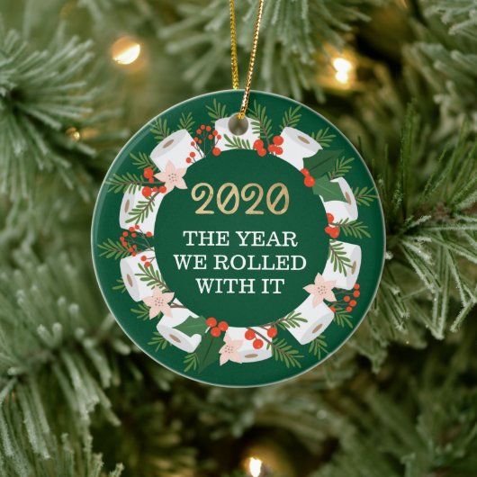 Mit seinem lustigen Toilettenpapier Weihnachtskran Keramik Ornament (Baum)