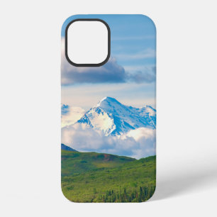 Mit seinen riesigen Bergen und umgeben von einem W iPhone 12 Hülle