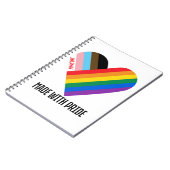 Mit Stolz gefertigt Regenbogen-Herz Custom Modern  Notizblock (Linke Seite)