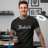 Mit Tinte geschwärzter gotischer Schriftart für