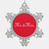 Mit w/Initials Paar rot in Monogramm anpassen Schneeflocken Zinn-Ornament (Vorderseite)