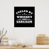 mit Whiskey und Sarkasmus betrieben Poster (Küche)