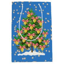 Mit Zitronen dekorierter Weihnachtsbaum