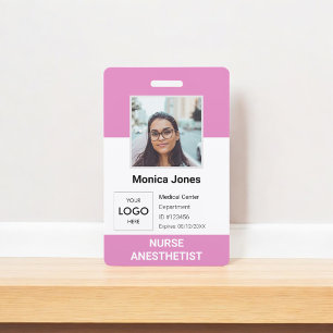 Mitarbeiter-Ausweis mit Foto in Rosa für das Gesun Ausweis