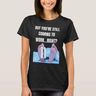 Mitarbeiter der Büro Humor Management arbeitete bi T-Shirt