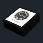 Mitarbeiter der Firma für Firmenlogos Erinnerungskiste<br><div class="desc">Erstellen Sie Ihre eigene Geschenkboxen mit Ihrem Firmenlogo,  indem Sie auf den Button "Personalisieren" klicken. Ändern,  verschieben oder entfernen und fügen Sie Markenelemente und -farben hinzu,  um mithilfe des unter der Schaltfläche "Anpassen" verschachtelten "Edit using Design Tool" eine einzigartige Geschenkboxen für Ihr Unternehmen zu erstellen.</div>