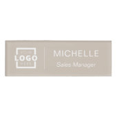 Mitarbeiter des Unternehmens mit individuellem Log Namenschild (Vorderseite)