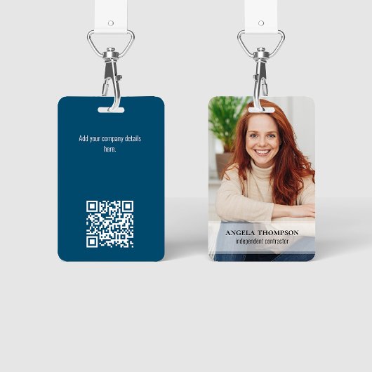 Mitarbeiter-Foto Name und Titel QR-Code Ausweis