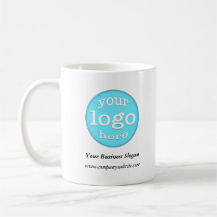 Mitarbeiter im Büro für kundenspezifische Firmen Kaffeetasse
