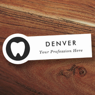 Mitarbeiter im Logogeschäft Namensschild