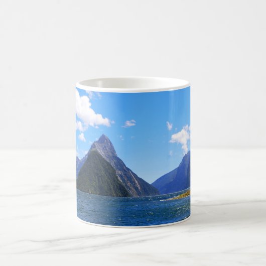 Miter Peak, Milford Sound, Neuseeland Kaffeetasse (Mittel)