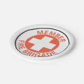 Mitglied-Feuerbrigadezeichen Pappteller (Schrägansicht)