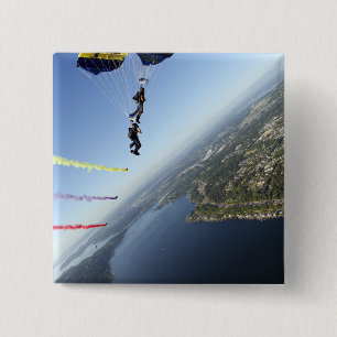 Mitglieder des US-Marine Parachute-Teams Button