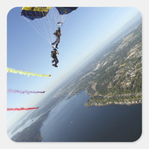 Mitglieder des US-Marine Parachute-Teams Quadratischer Aufkleber