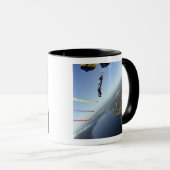 Mitglieder des US-Marine Parachute-Teams Tasse (VorderseiteRechts)