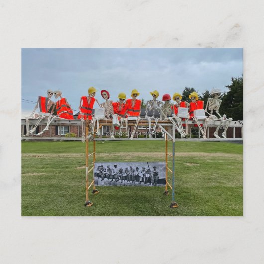 Mittagessen auf der Postkarte des Wolkenkratzers (Vorderseite)