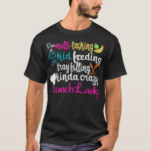 Mittagessen Lady Multitasking Cafeteria Worker App T-Shirt
