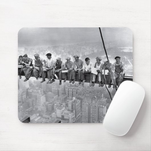 Mittagessen über einem Wolkenkratzer Mousepad (Mit Mouse)