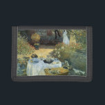 Mittagessen von Claude Monet, Vintager Impressioni Trifold Geldbörse<br><div class="desc">Das Luncheon (1876) von Claude Monet ist ein Vintager Impressionismus, ein Kunstgemälde mit einem Picknick im Garten im Frühjahr und einem Nachmittagstee. Ein Kind spielt leise mit Spielzeug auf dem Boden. Über den Künstler: Claude Monet (1840-1926) war Gründer der französischen impressionistischen Malerei, wobei die meisten seiner Gemälde "en plein air"...</div>