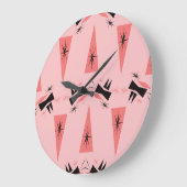 Mitte des Jahrhunderts modern: rosa Korallenmuster Große Wanduhr (Winkel)
