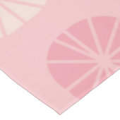 Mitte-des-Jahrhunderts Muster Oblongs Pink Vanilla Tischdecke (Schrägansicht)