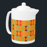 Mitte- des Jahrhundertsmoderne orange<br><div class="desc">Schlag, Schlag. Wer ist dort? Mitte- des Jahrhundertsmoderne orange Muster-Teekanne! He, mit einem Entwurf dieses Retro, benötigen Sie nicht einen Höhepunkt. Dieses tadellos Modmuster kennzeichnet einen vibrierenden orange Hintergrund und Reihen einer entzückend kitschy Form im Grünem, Rotem, Türkis-, Schwarzem u. weißem und hölzernemkorn. Die Form hat vermutlich einen Namen, aber,...</div>