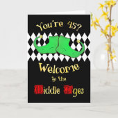 Mitte gealterter Spaßvogel beschuht lustigen Karte (Gelbe Blume)