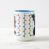 Mitte Jahrhundert Moderne Weihnachtszeit! Zweifarbige Tasse (Mittel)