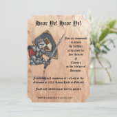 Mittelalter Ritter mit Schwert und Schild Geburtst Einladung (Stehend Vorderseite)