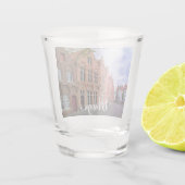 Mittelalterliche bunte Ziegelhäuser in Brügge, Bel Schnapsglas (Rückseite)