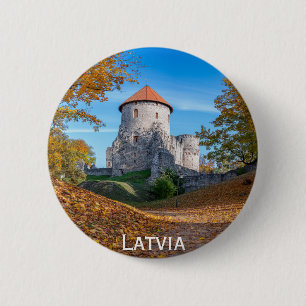 Mittelalterliche Burg umgeben von Wäldern Button