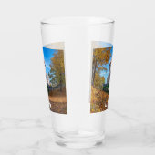 Mittelalterliche Burg umgeben von Wäldern Glas (Rechts)