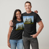 Mittelalterliche Kirche in Frankreich. Tretat T-Shirt (Unisex)