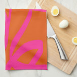 Mittelalterliche moderne Abstrakte Linien Orange u Geschirrtuch<br><div class="desc">Abstrakte Pinselstriche - abstrakte Formen in gebranntem Orange und heißem Rosa.</div>