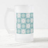 Mittelalterliche moderne geometrische Blume Mattie Mattglas Bierglas (Links)