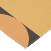 Mittelalterliche moderne geometrische Orange Tischdecke (Schrägansicht)