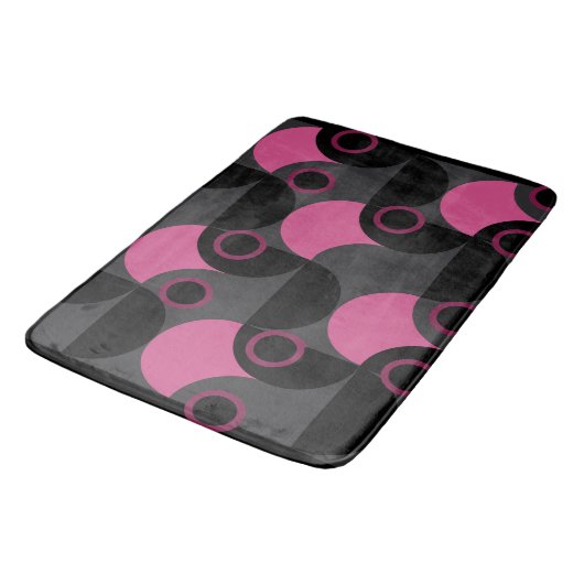 Mittelalterliche Moderne rosa schwarz und grau Badematte (Schrägansicht)
