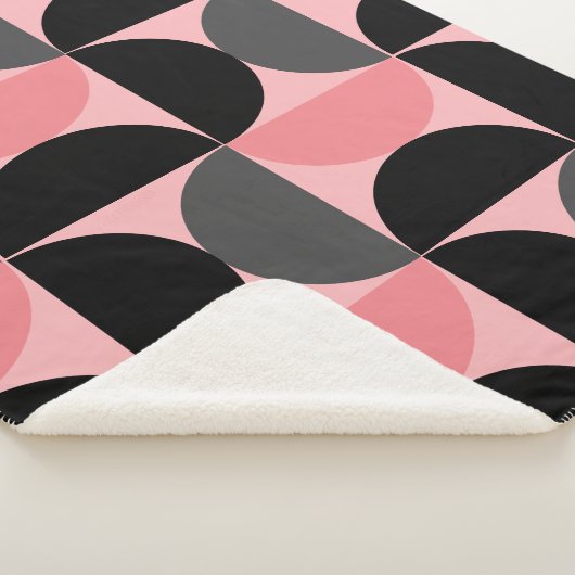 Mittelalterliche Moderne rosa schwarz und grau Sherpadecke (3/4)