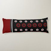 Mittelalterliche Moderne Rot, Schwarz und Grau Seitenschläferkissen (Rückseite)