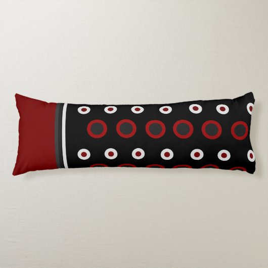 Mittelalterliche Moderne Rot, Schwarz und Grau Seitenschläferkissen (Vorderseite)