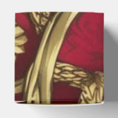 mittelalterliche rote und rote geschenkschachtel (Oben)