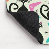 Mittelalterliche schwarze Atomkatzen mit Bumerangs Mousepad (Ecke)