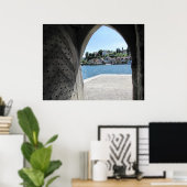 Mittelalterliche Tür zum Fluss Poster (Heimbüro)